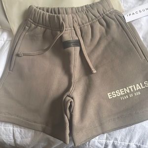 Kids FOG essentials shorts dessert taupe size small 6/7